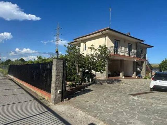 Villa Indipendente in vendita a Bastia, Albenga