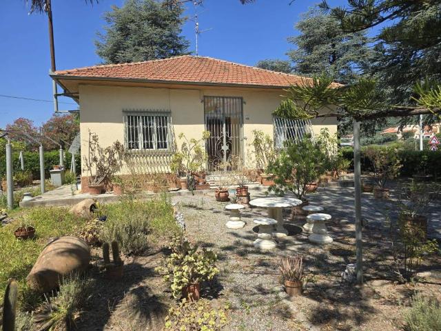 Villa Indipendente in vendita a Albenga, Liguria