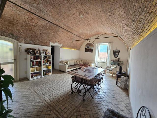 Villa Indipendente in vendita a Bastia, Albenga