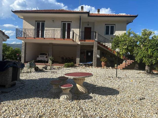 Villa Indipendente in vendita a Bastia, Albenga