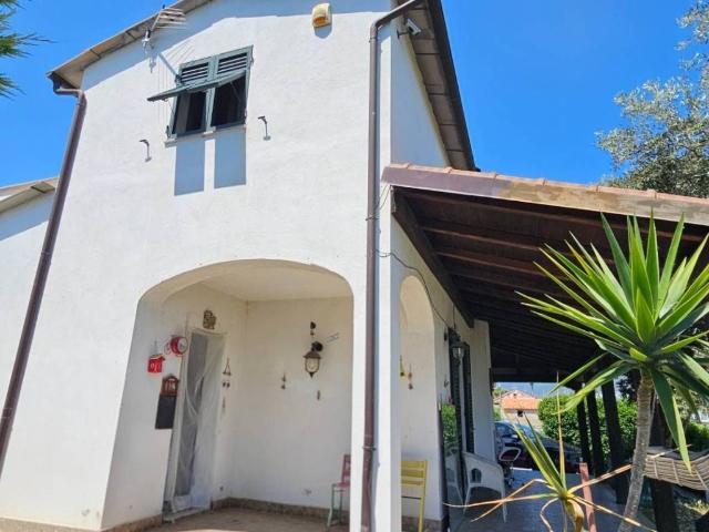Villa Indipendente in vendita a Bastia, Albenga