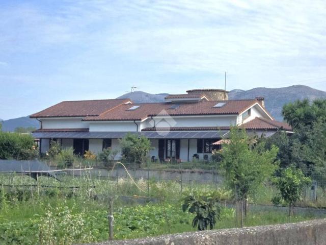 Villa Indipendente in vendita a Bastia, Albenga