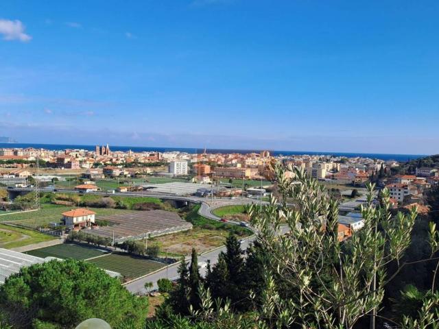 Villa Indipendente in vendita a Bastia, Albenga