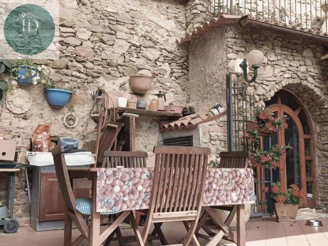 Villa Indipendente in vendita a Bastia, Albenga