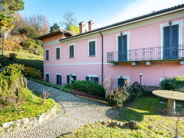 Villa Indipendente in vendita a Albese con Cassano, Albese