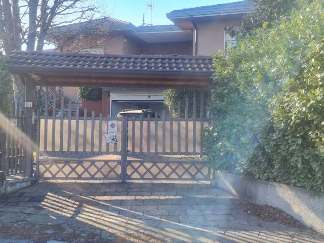 Villa Indipendente in vendita a Albese con Cassano, Albese
