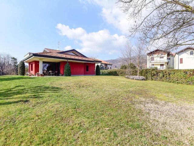 Villa Indipendente in vendita a Albese con Cassano, Albese