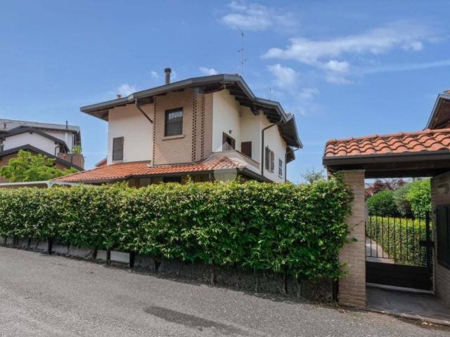 Villa Indipendente in vendita a Albiate, Lombardia
