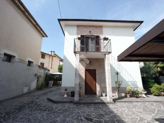 Villa Indipendente in vendita a Albiate, Lombardia