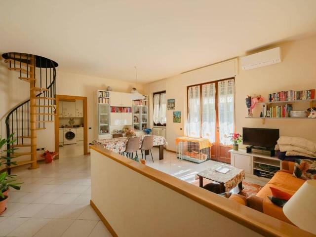 Villa Indipendente in vendita a Albiate, Lombardia