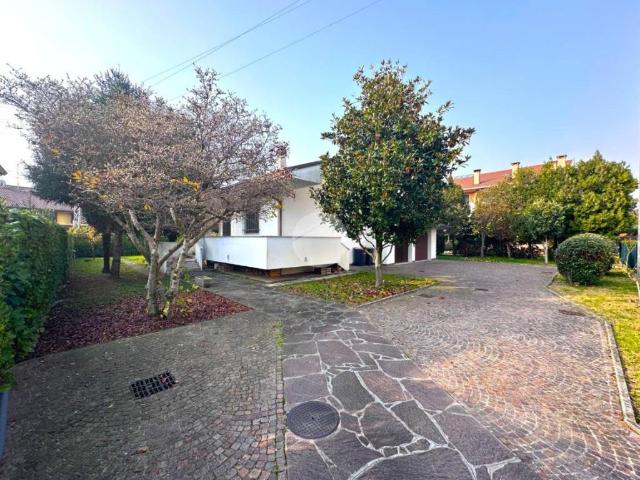 Villa Indipendente in vendita a Albignasego, Padova