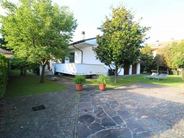 Villa Indipendente in vendita a Sant'Agostino, Albignasego
