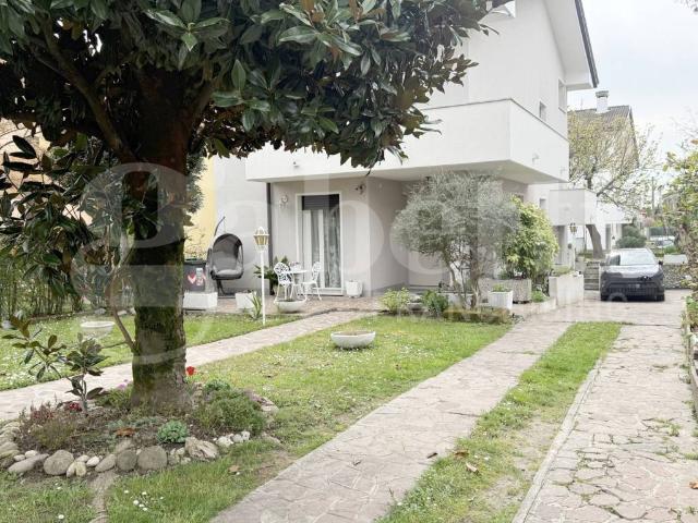 Villa Indipendente in vendita a Mandriola, Albignasego