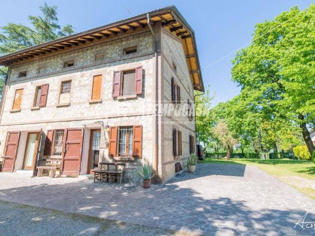 Villa Indipendente in vendita a Colline Matildiche, Re