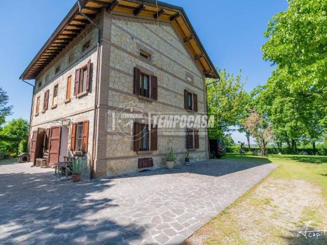 Villa Indipendente in vendita a Colline Matildiche, Re