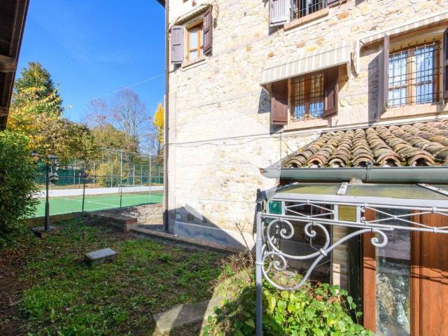 Villa Indipendente in vendita a Colline Matildiche, Re