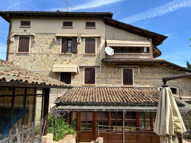 Villa Indipendente in vendita a Colline Matildiche, Re