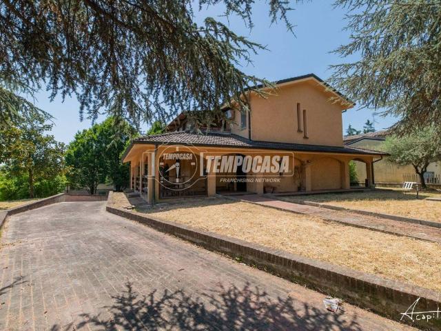 Villa Indipendente in vendita a Colline Matildiche, Re