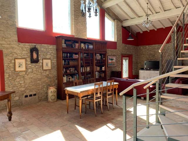 Villa Indipendente in vendita a Colline Matildiche, Re