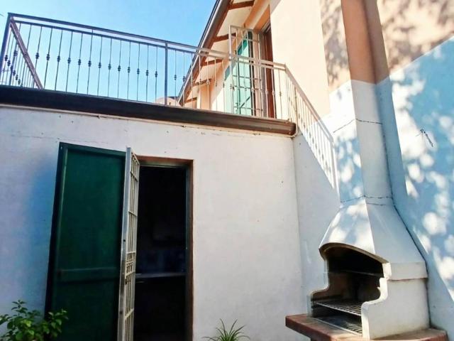 Villa Indipendente in vendita a Colline Matildiche, Re
