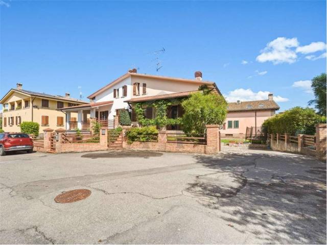 Villa Indipendente in vendita a Colline Matildiche, Re