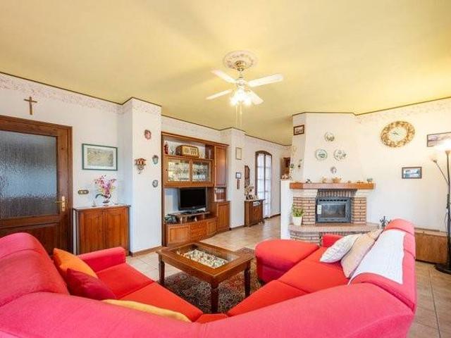 Villa Indipendente in vendita a Colline Matildiche, Re