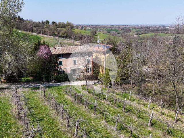 Villa Indipendente in vendita a Colline Matildiche, Re