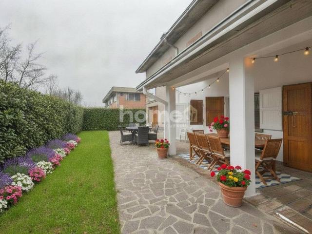 Villa Indipendente in vendita a Colline Matildiche, Re