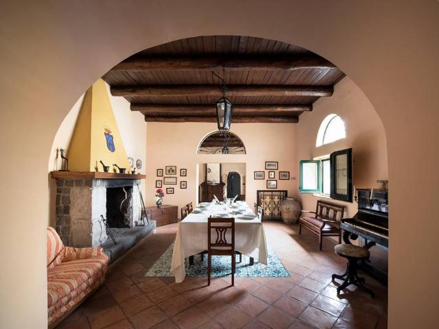 Villa Indipendente in vendita a Colline Matildiche, Re