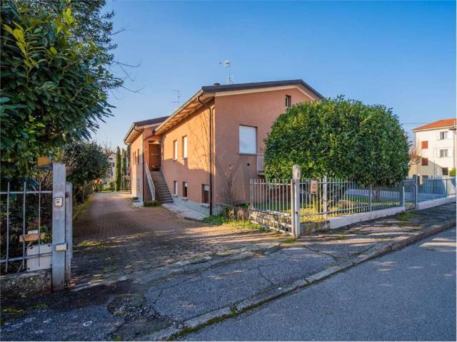 Villa Indipendente in vendita a Colline Matildiche, Re