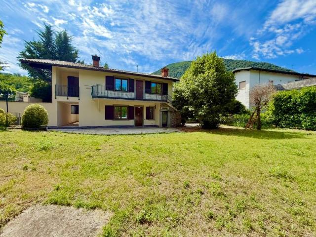 Villa Indipendente in vendita a Desenzano al Serio, Albino