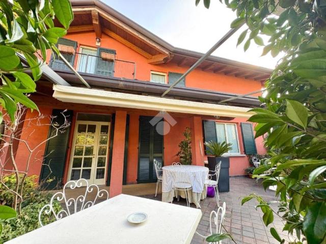 Villa Indipendente in vendita a Albino, Lombardia
