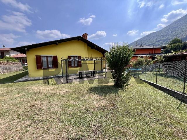 Villa Indipendente in vendita a Albino, Lombardia