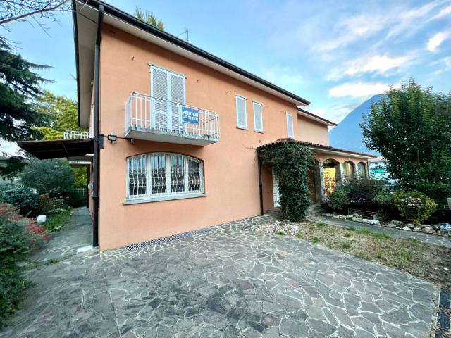 Villa Indipendente in vendita a Desenzano al Serio, Albino