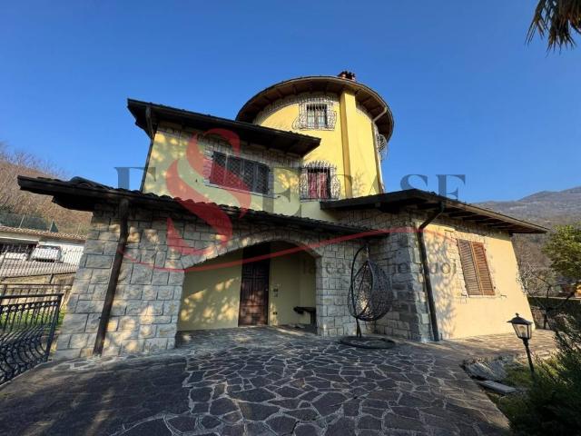 Villa Indipendente in vendita a Albino, Lombardia