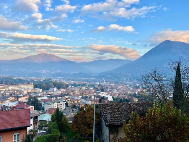 Villa Indipendente in vendita a Albino, Lombardia