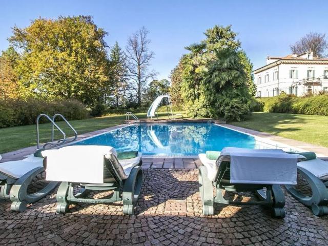 Villa Indipendente in vendita a Albiolo, Lombardia