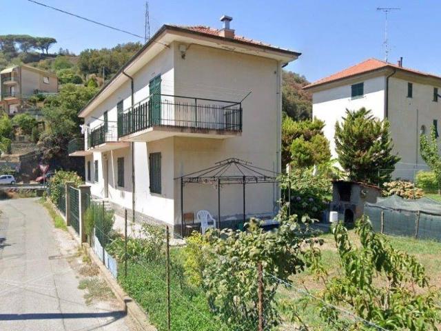Villa Indipendente in vendita a Luceto, Albisola Superiore
