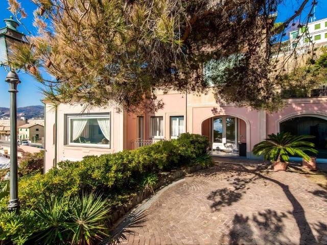 Villa Indipendente in vendita a Albisola Capo, Albisola Superiore