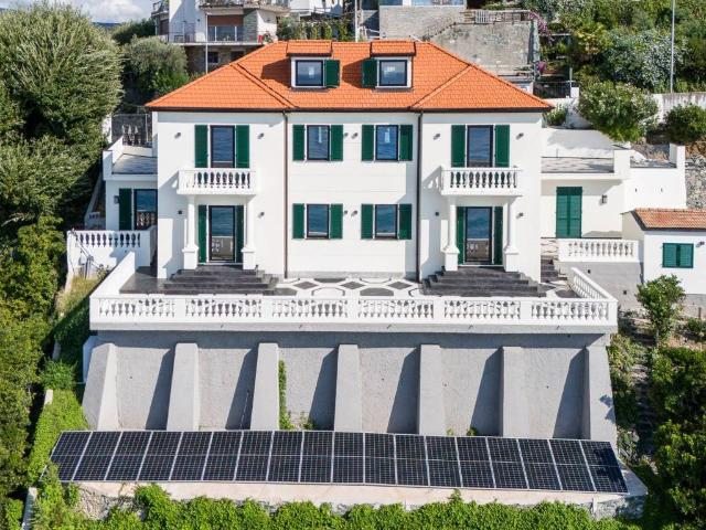 Villa Indipendente in vendita a Capo Torre, Albisola Superiore
