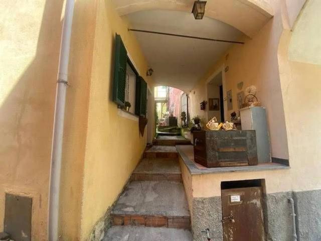Villa Indipendente in vendita a Ellera, Albisola Superiore
