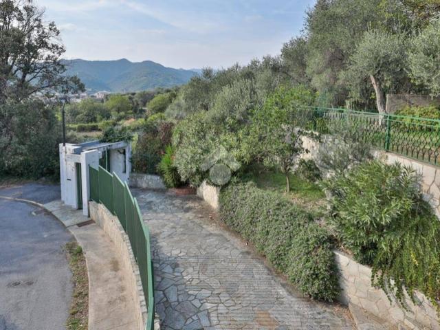 Villa Indipendente in vendita a Luceto, Albisola Superiore
