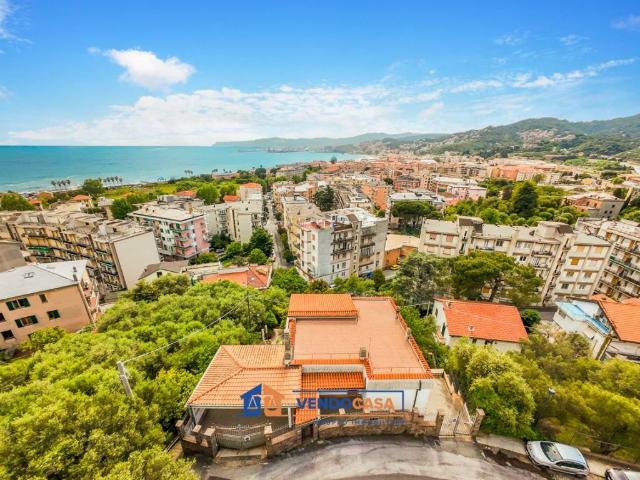 Villa Indipendente in vendita a Luceto, Albisola Superiore