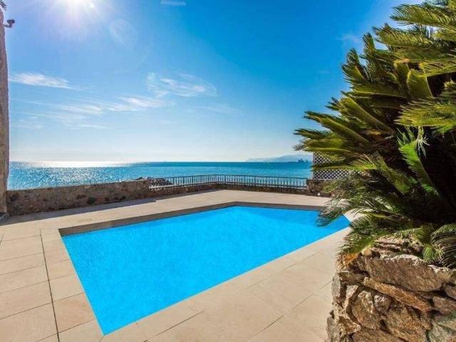 Villa Indipendente in vendita a Albisola Superiore, Liguria