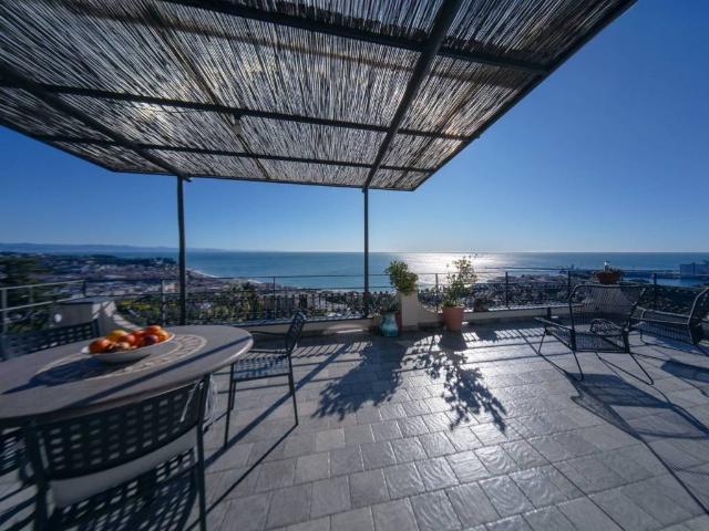 Villa Indipendente in vendita a Poggio del Sole, Albissola Marina