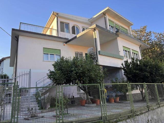 Villa Indipendente in vendita a Albissola Marina, Liguria
