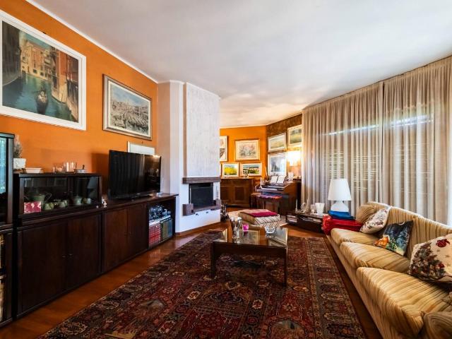 Villa Indipendente in vendita a Valdarno, Albizzate