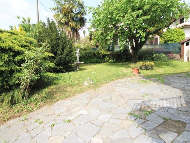 Villa Indipendente in vendita a Albizzate, Lombardia