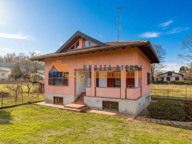 Villa Indipendente in vendita a Valdarno, Albizzate