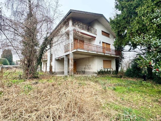 Villa Indipendente in vendita a Valdarno, Albizzate